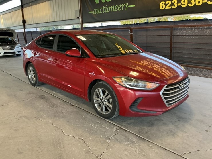 2017-hyundai-elantra-sdn-image-2