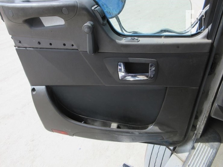 2015-kenworth-t800-image-16