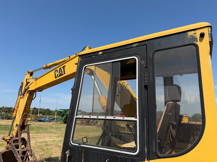 caterpillar-307-image-30