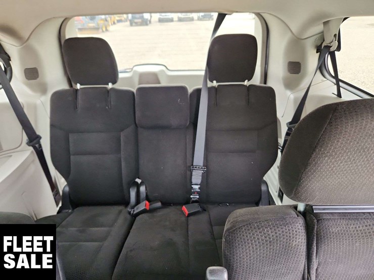 2016-dodge-grand-caravan-image-16