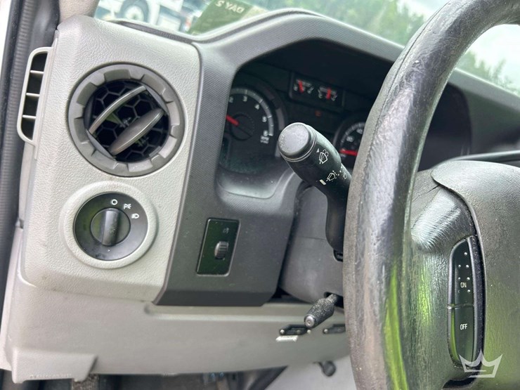 2012-ford-cargo-image-20