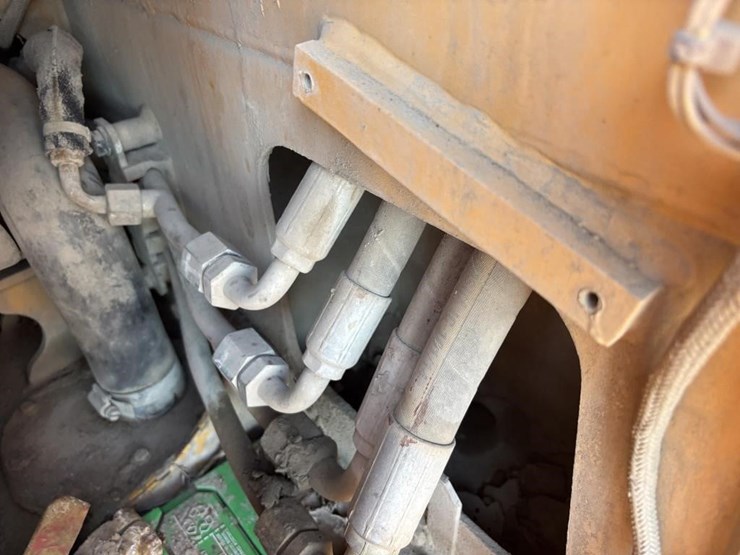2014-caterpillar-226b3-image-34