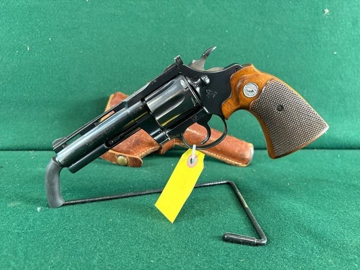 colt-diamondback-22lr-revolver-image-6