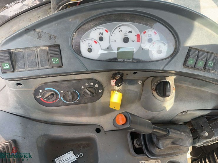 new-holland-b95b-image-27