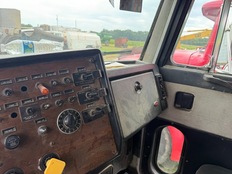 1989-peterbilt-379-image-76