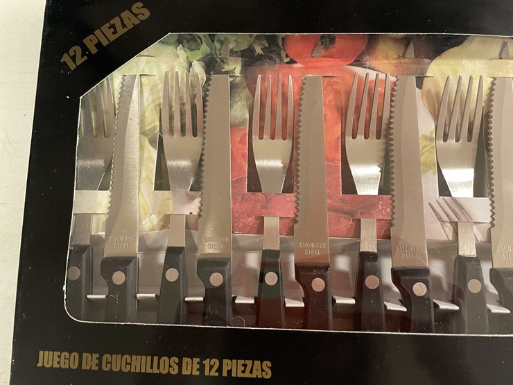 #10812-•-meat-eaters-12-piece-steak-knife-set-image-5