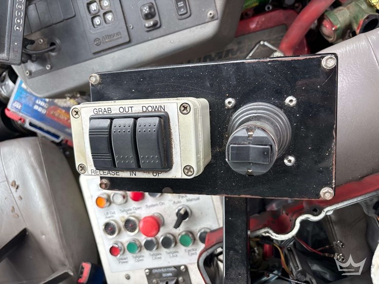 2019-freightliner-m2-106-image-34