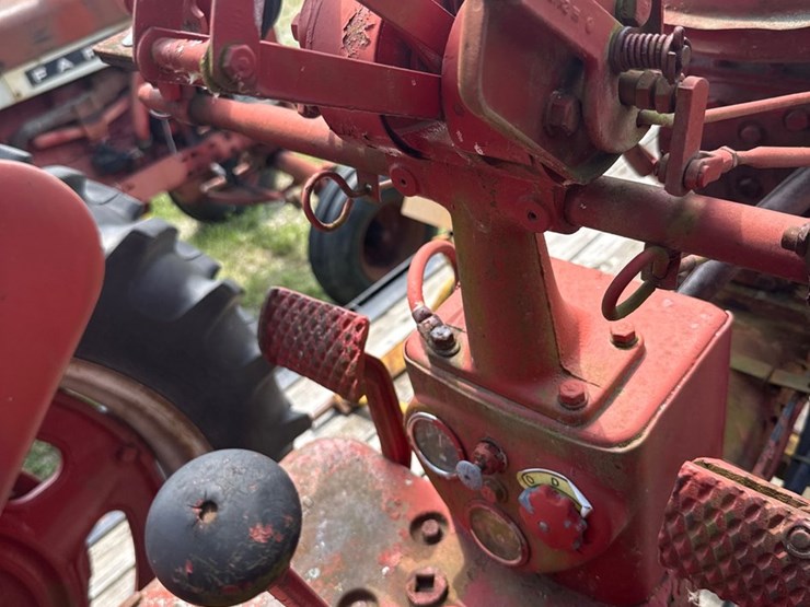 #28-•-farmall-model-super-c-image-9