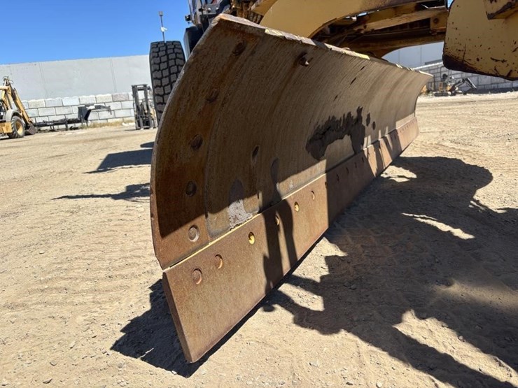 2005-caterpillar-143h-image-24