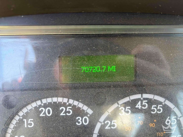 2018-freightliner-m2-106-image-6
