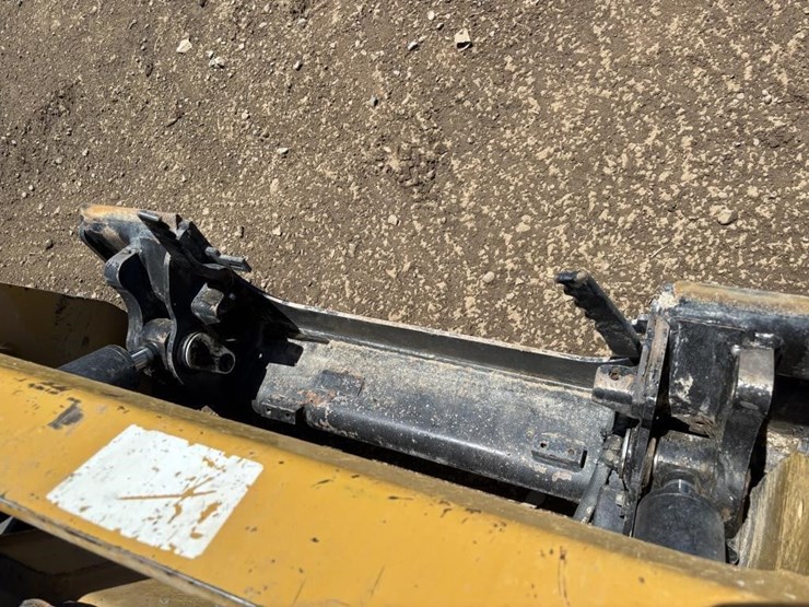 2018-caterpillar-259d-image-11