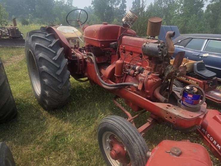 #8-•-mccormic-w6-vintage-tractor-image-6