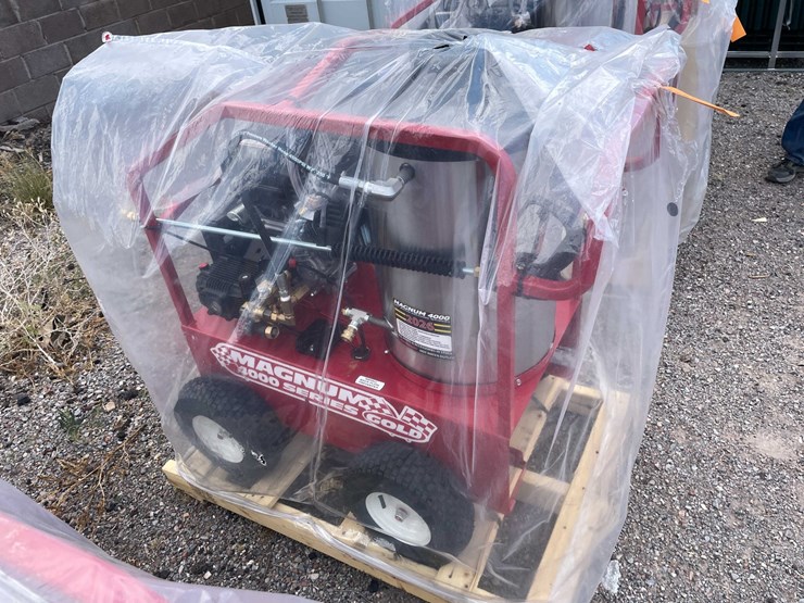 #2201-•-magnum-4000-gold-power-washer-image-1
