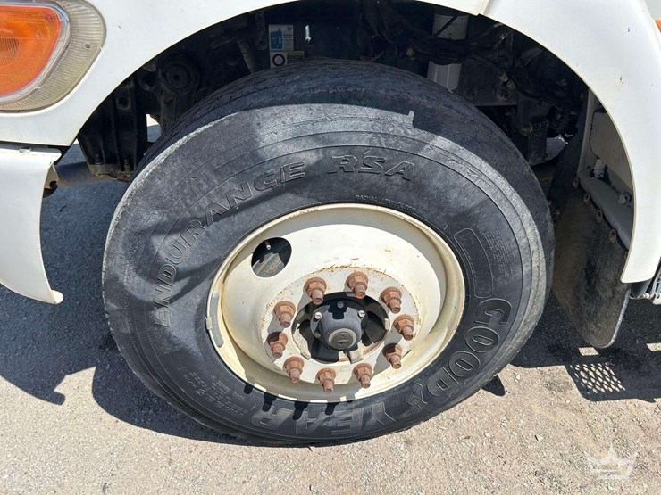 2017-peterbilt-337-image-27