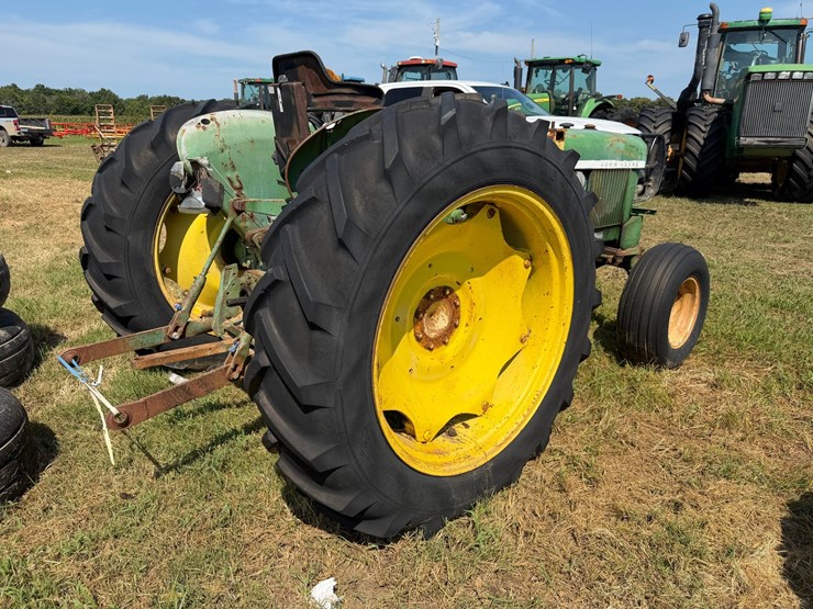 1972-john-deere-820-image-3