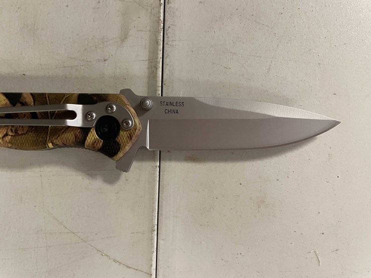 #10809-•-g-10-camo-handle-hunting-knife-image-4