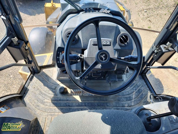 deere-410l-image-10