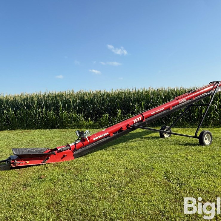 2021 Universal Industries 1537 Short Field Loader Electric Belt Conveyor