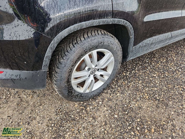 2012-volkswagen-tiguan-image-16