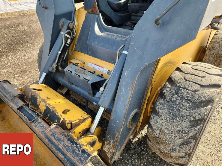 deere-326d-image-49