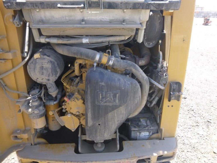 2012-caterpillar-226b3-image-9