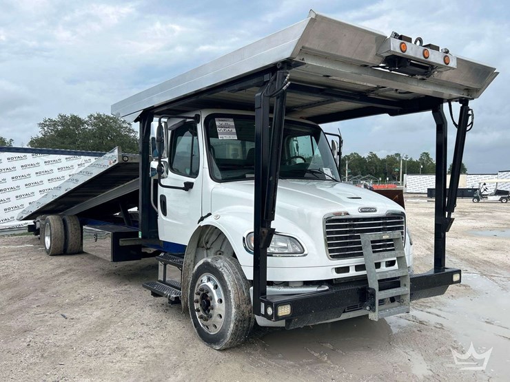 2020-freightliner-m2-106-image-2