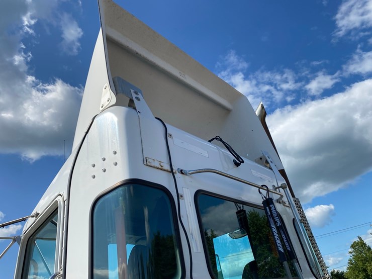 2018-kenworth-t440-image-47