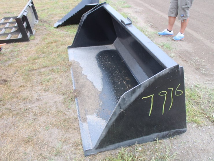 #7976-•-84-in-skid-steer-snow/litter-bucket-image-1