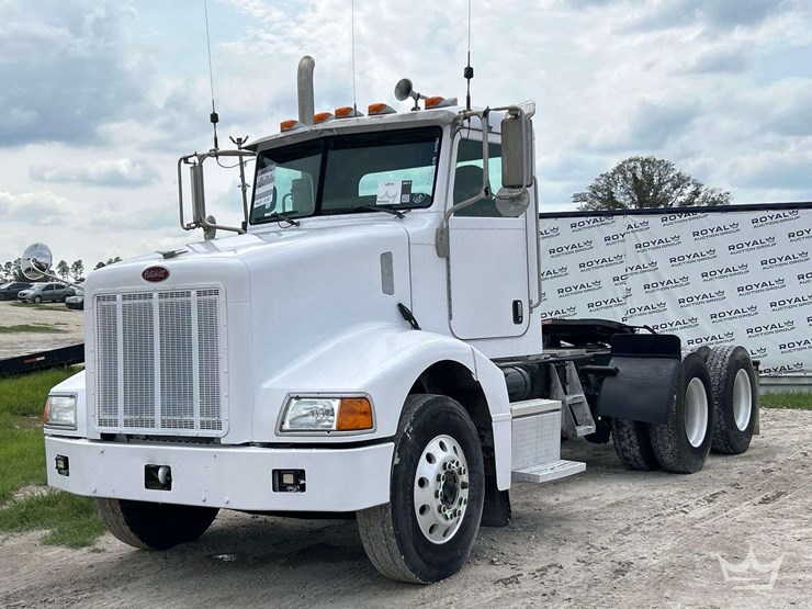 2006-peterbilt-385-image-1