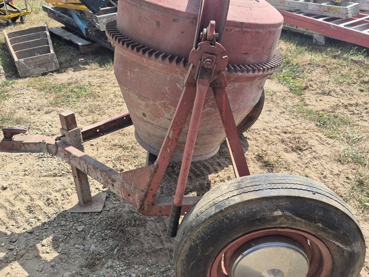 #91-•-towable-cement-mixer-image-4