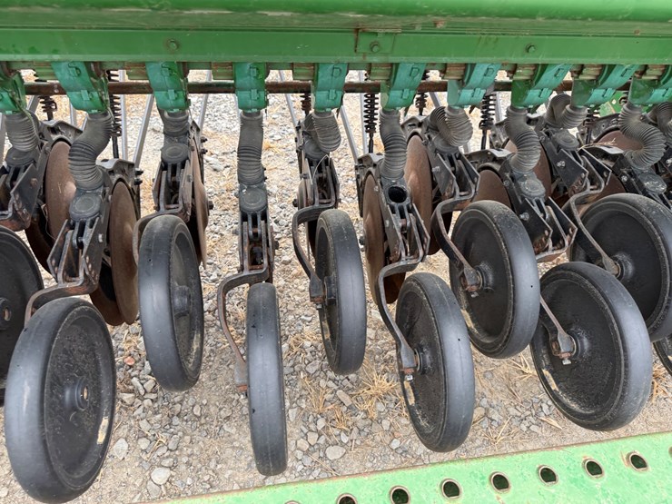 john-deere-450-image-11