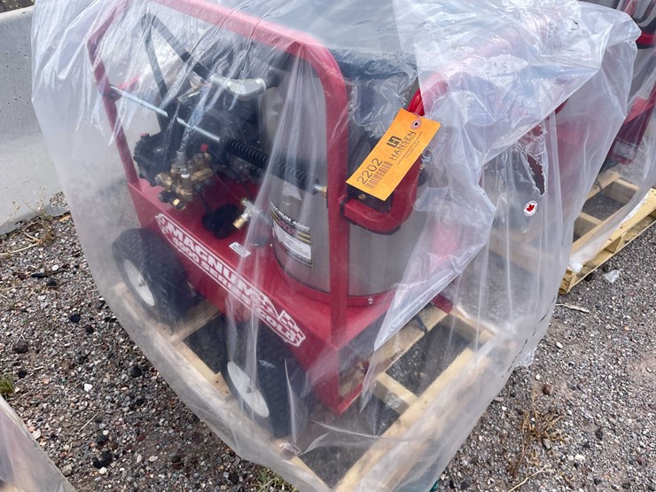 #2202-•-magnum-4000-gold-power-washer-image-1