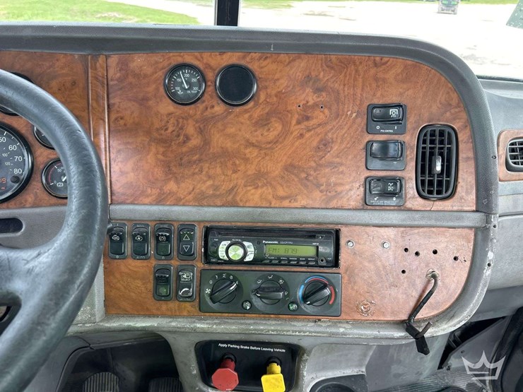 2006-peterbilt-385-image-21