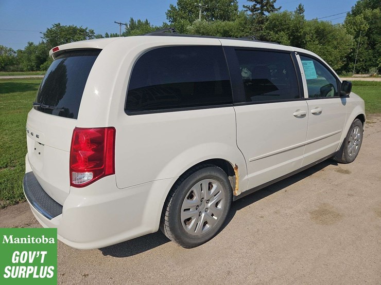 2013-dodge-grand-caravan-sxt-image-4