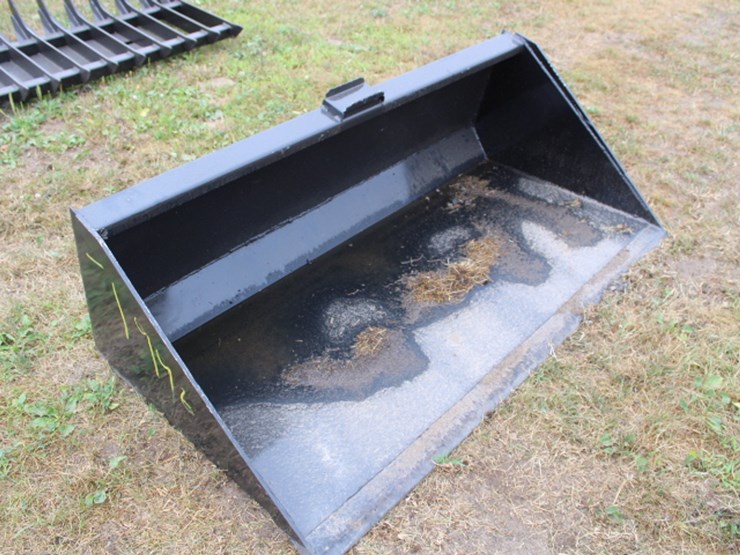 #7996-•-66-in-bucket-with-single-blade-image-1