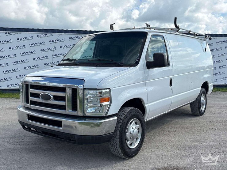 2014-ford-cargo-image-1