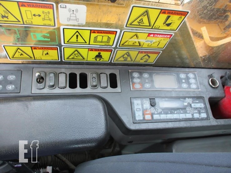 2015-caterpillar-336fl-image-11