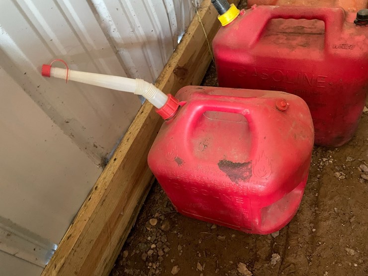 #1244-•-(3)-gas-cans-image-2