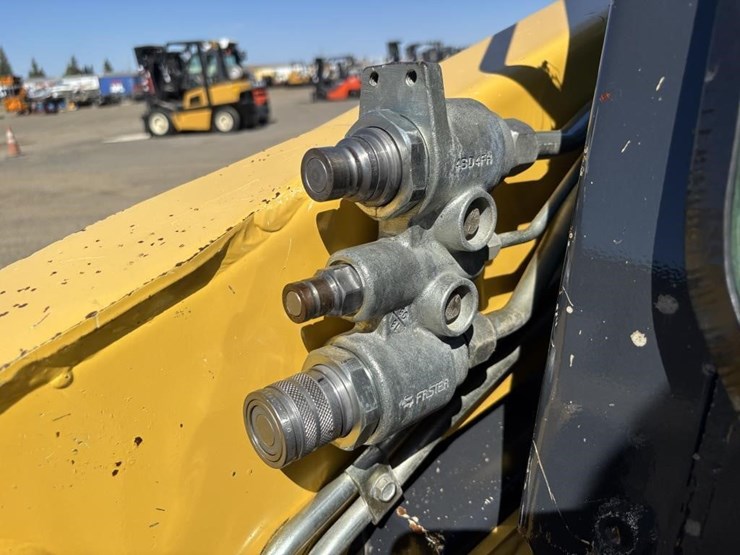 2018-yanmar-s220r-image-16