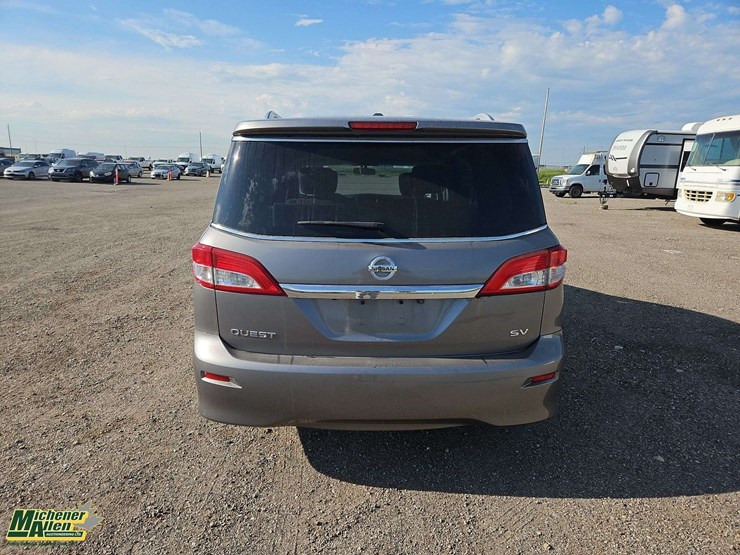 2013-nissan-quest-image-7