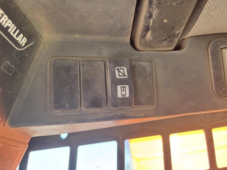 2014-caterpillar-226b3-image-25
