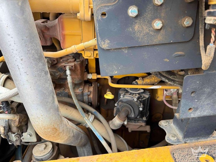 2013-deere-250d-image-41