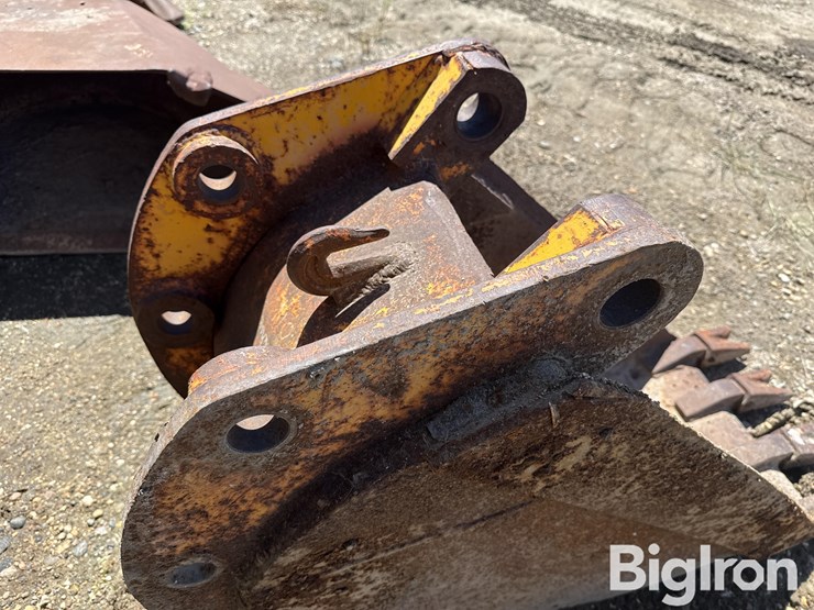 420-backhoe-bucket-image-9