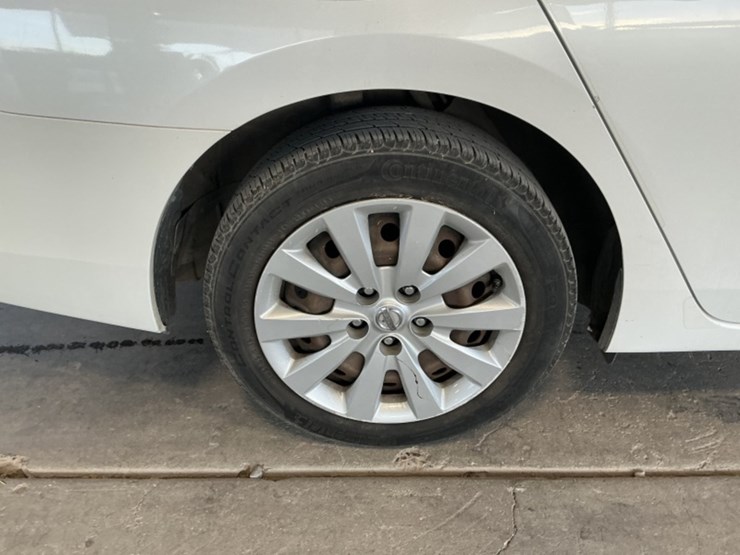 2013-nissan-sentra-sdn-image-8