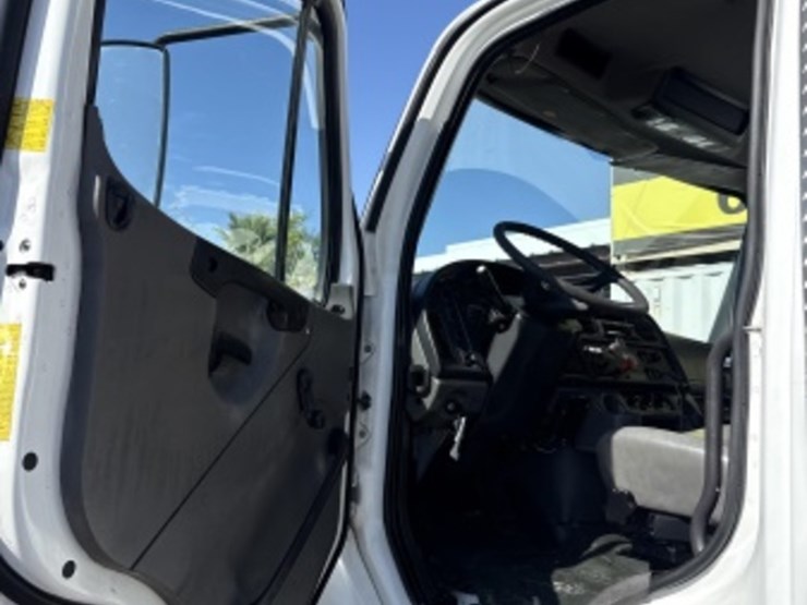 2007-freightliner-m2-112-f/b-image-33