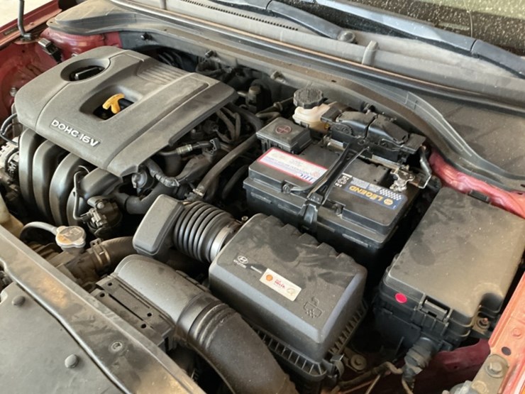 2017-hyundai-elantra-sdn-image-11