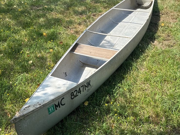 #414-•-17-foot-aluminum-canoe-image-2