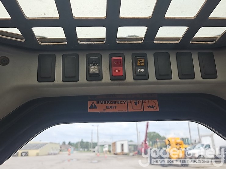 2011-bobcat-s185-image-8