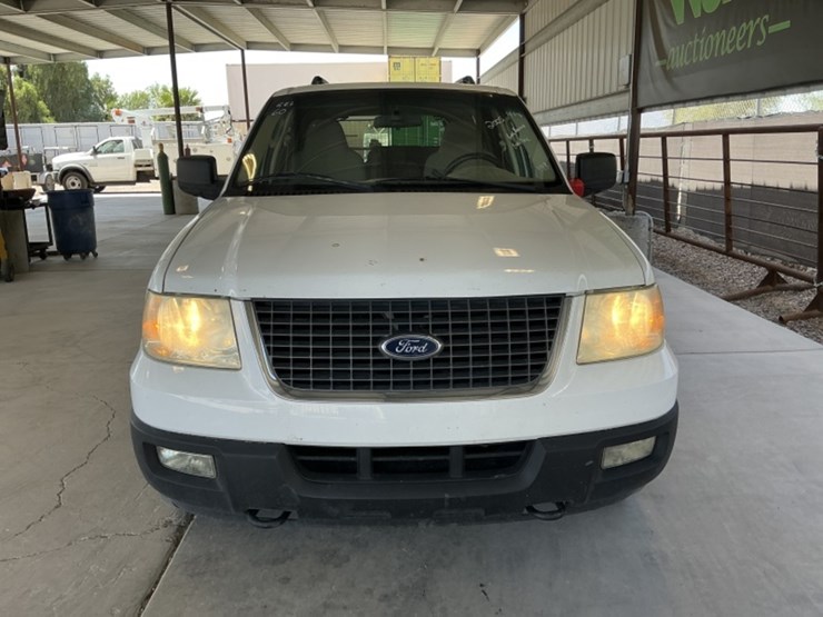 2005-ford-expedition-image-3