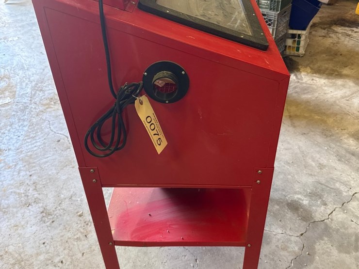 #75-•-central-pneumatic-steel-blast-cabinet-image-2